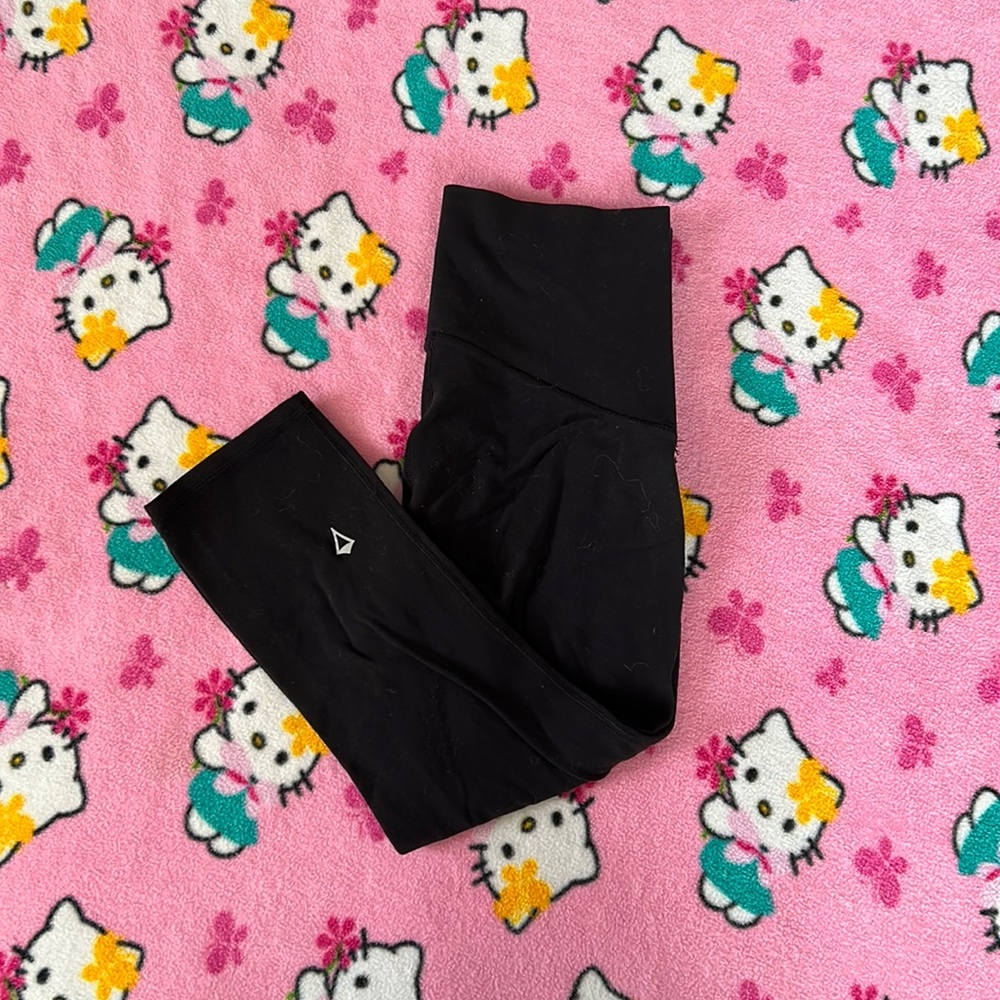 - Ivivva leggings